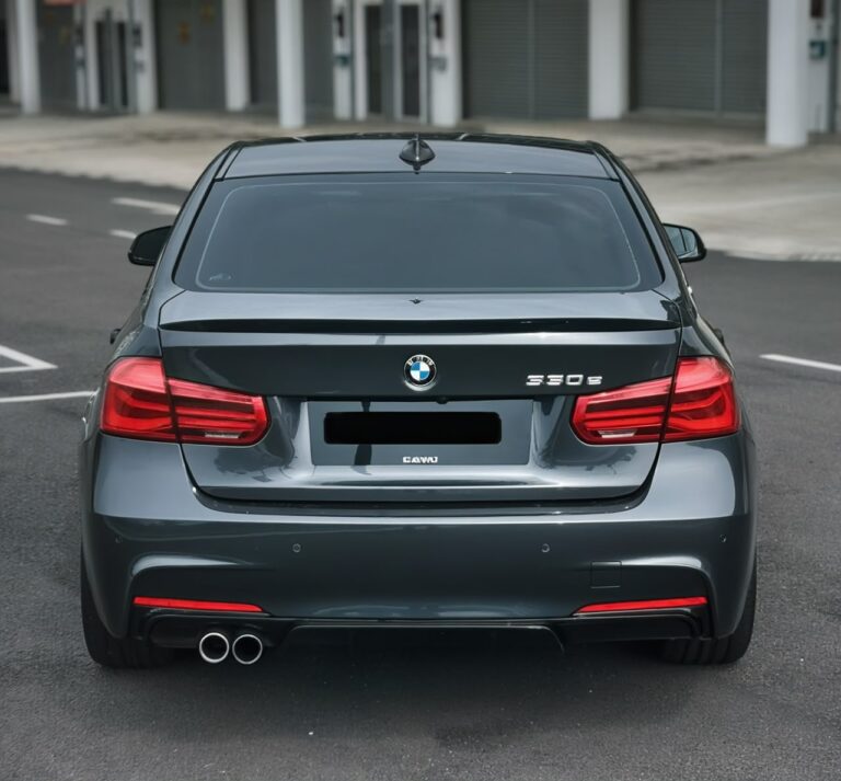 2018 BMW 330e M-SPORT